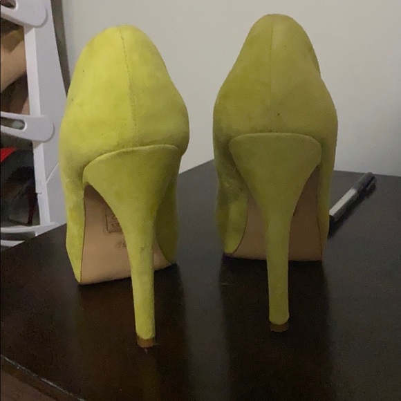 Heels - Picture 3 of 3